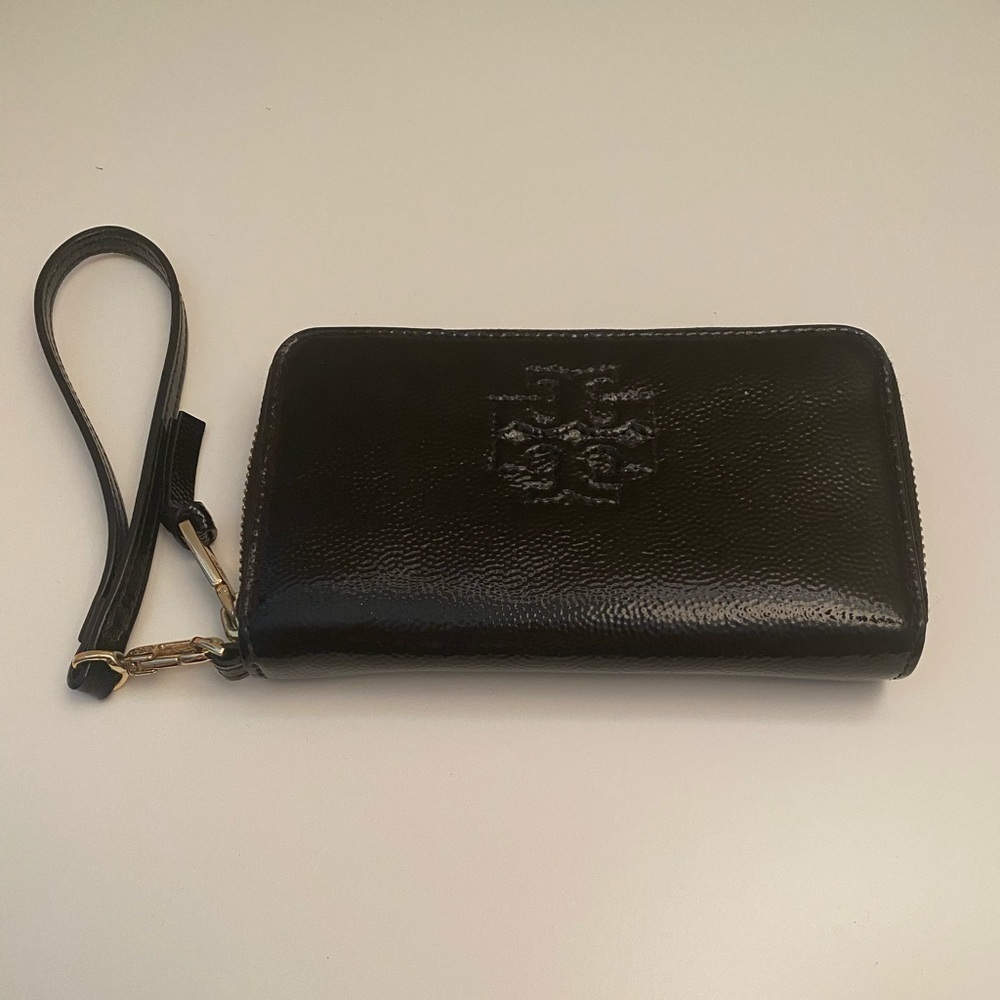 Tory Burch Thea patent leather wristlet